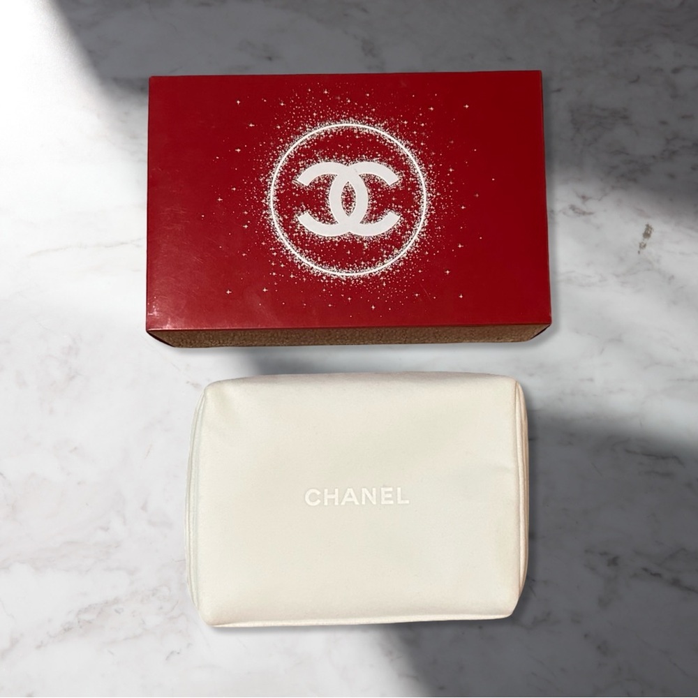 NIB CHANEL Holiday Skin Essentials Skincare Gift Set W/ White Velour Makeup Bag